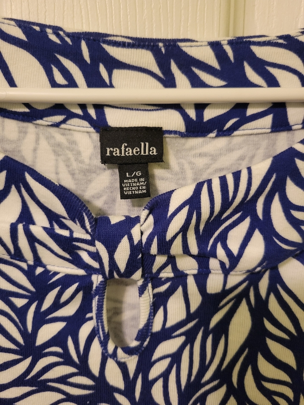 Rafaella Navy and White Leaf-Print Short Sleeve Top - Picture 3 of 9